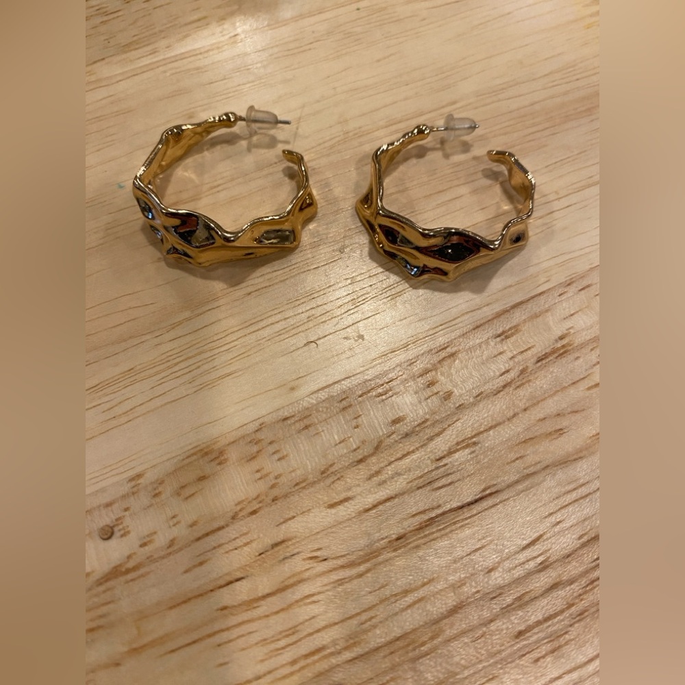3/$10 Gold toned wavy hoop earrings